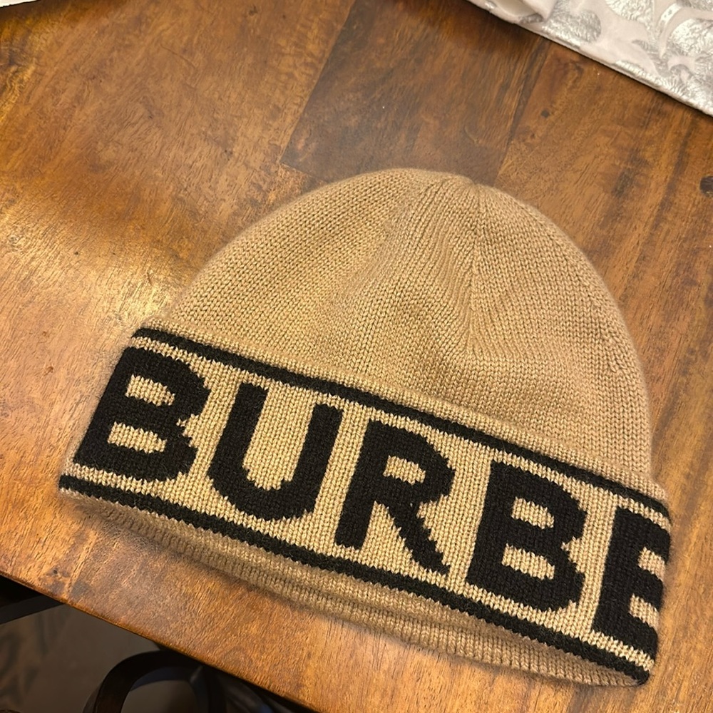 New worn once Burberry hat